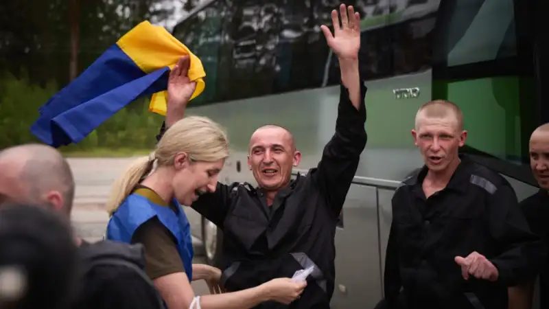 Шестеро воїнів з Криворіжжя повернулися з полону у межах масштабного обміну