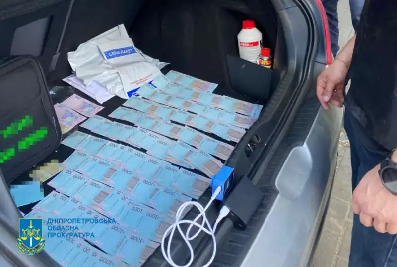 Інспектора Держпродспоживслужби затримали на хабарі у 120 тисяч гривень