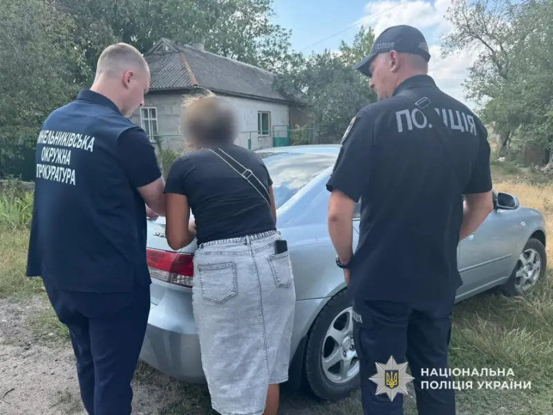 На Дніпропетровщині затримали групу, що продавала фіктивний статус багатодітних батьків для виїзду за кордон